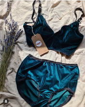 Load image into Gallery viewer, Emerald Green Knicker
