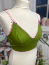 Load image into Gallery viewer, The moss Bralette 32DD
