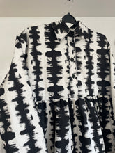 Load image into Gallery viewer, The Baudelaire Shirt dress in smudge Denim size XL
